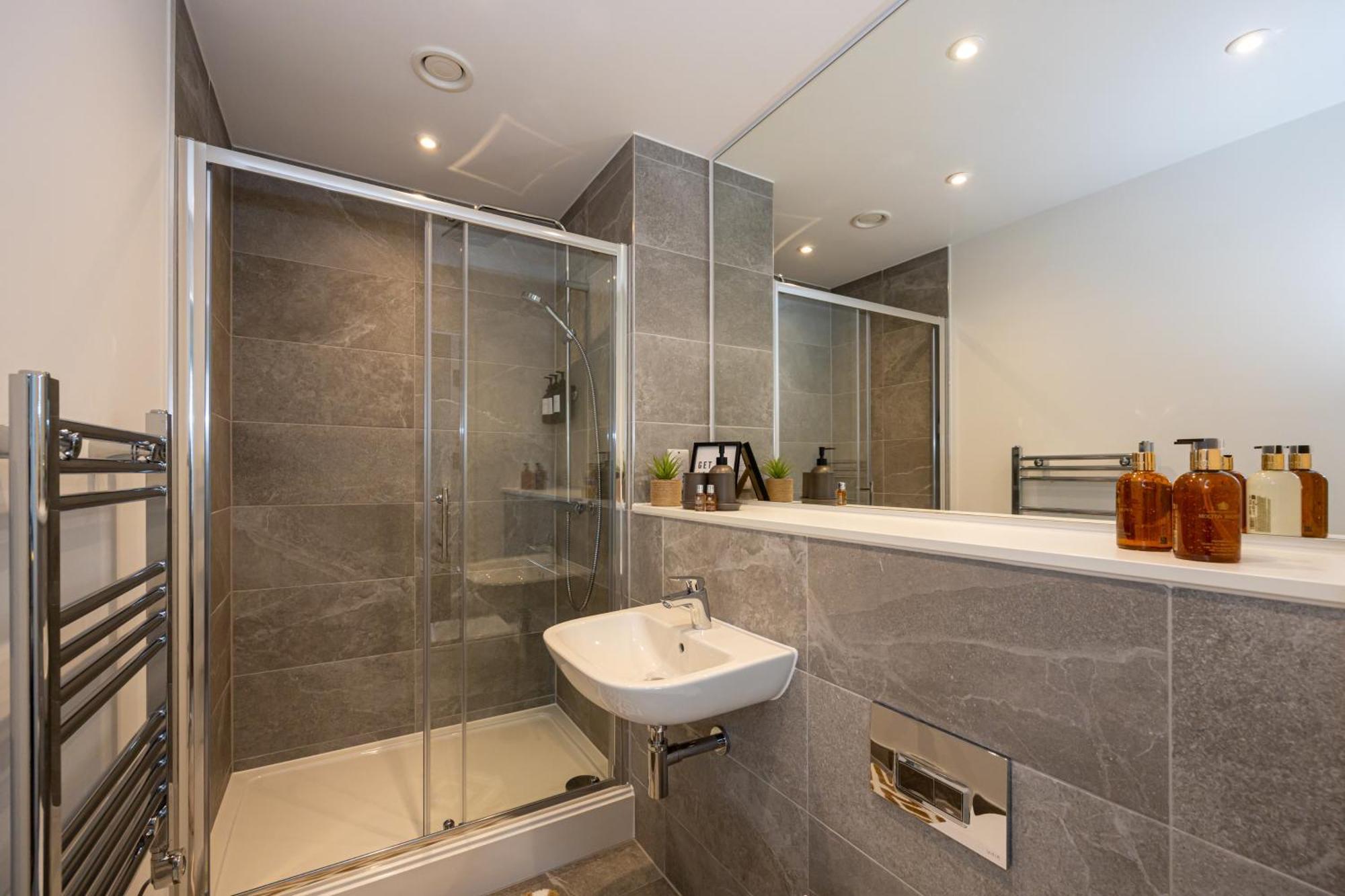 Royal Ebony By Asquare Lettings Lägenhet Manchester Exteriör bild